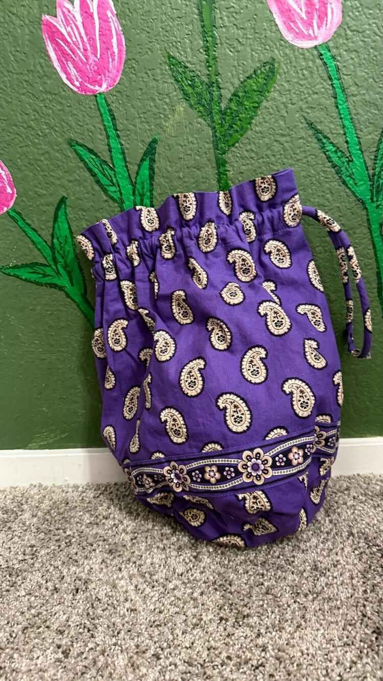 Vera Bradley excellent quality diddy bag travel lightweight cute paisley purple